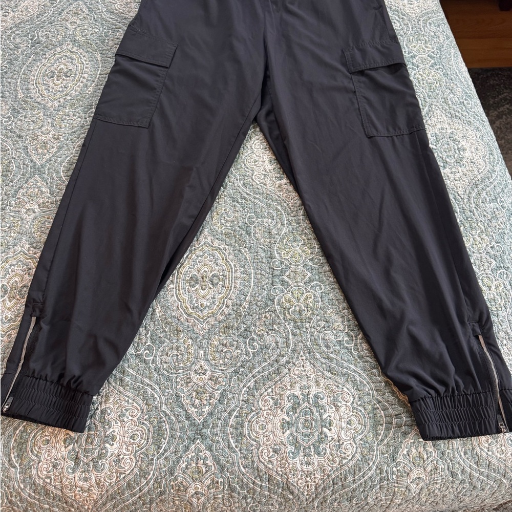 Lands' End Woman’s light weight pack able jogging pants size Medium